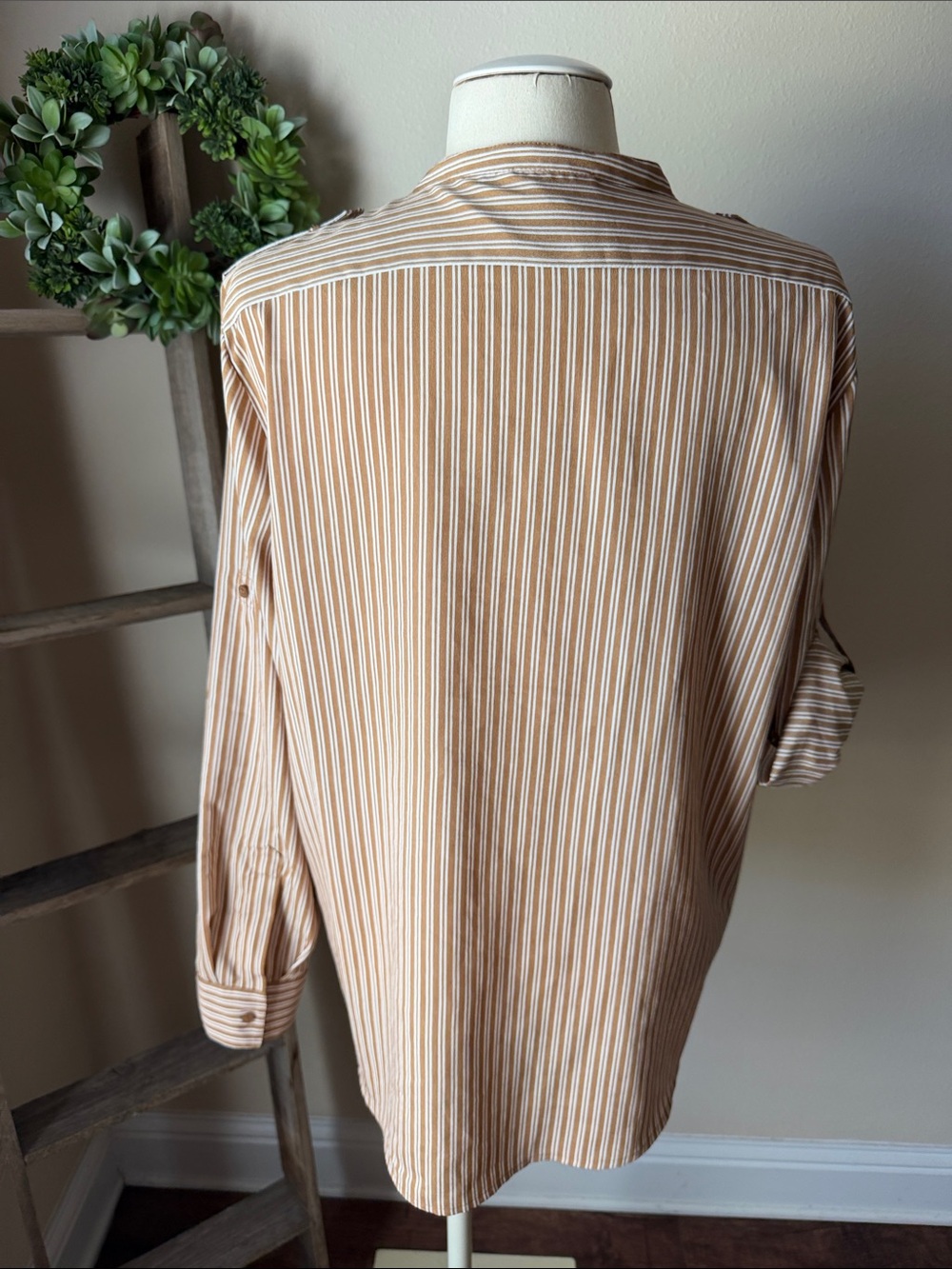 Calvin Klein button up - Picture 5 of 6